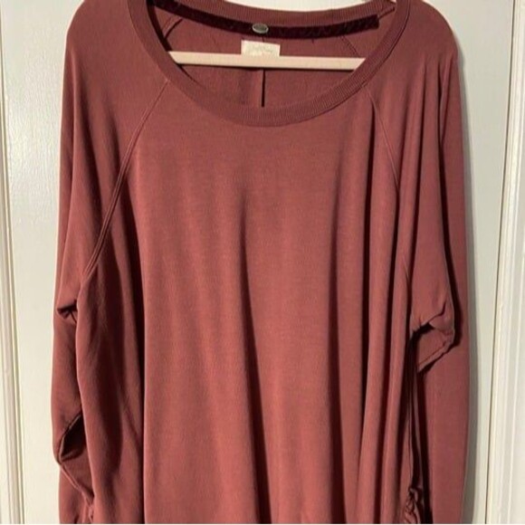 Cupio Lightweight Tunic Top with Side Ruffle Slits - Picture 1 of 5
